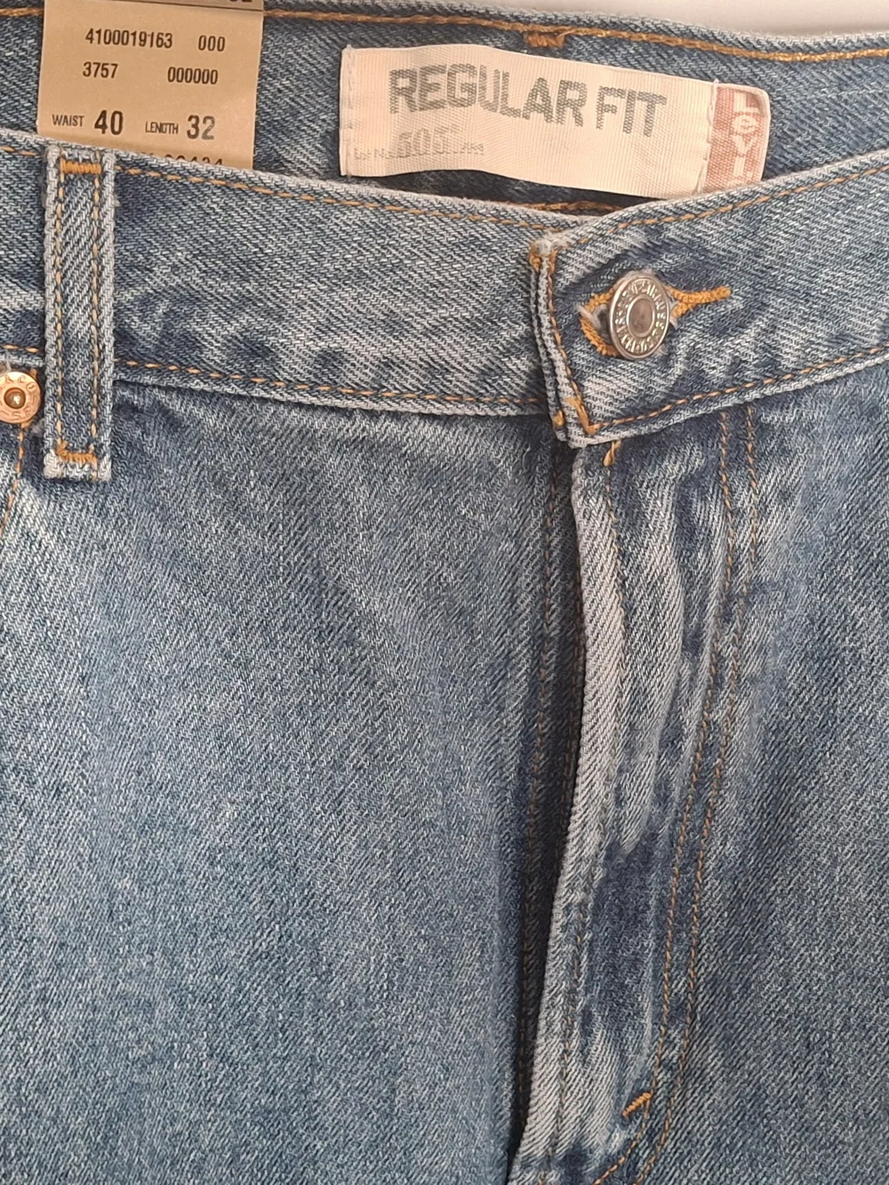 Levi's Relaxed Fit 505 Jeans in Medium Denim Blue 40